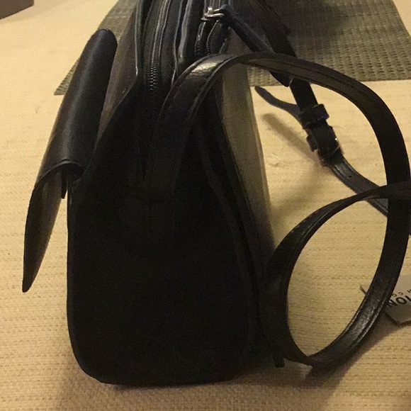 Brand New Reaction Cross Body Purse, Black, Snake pattern on Front - Picture 2 of 6